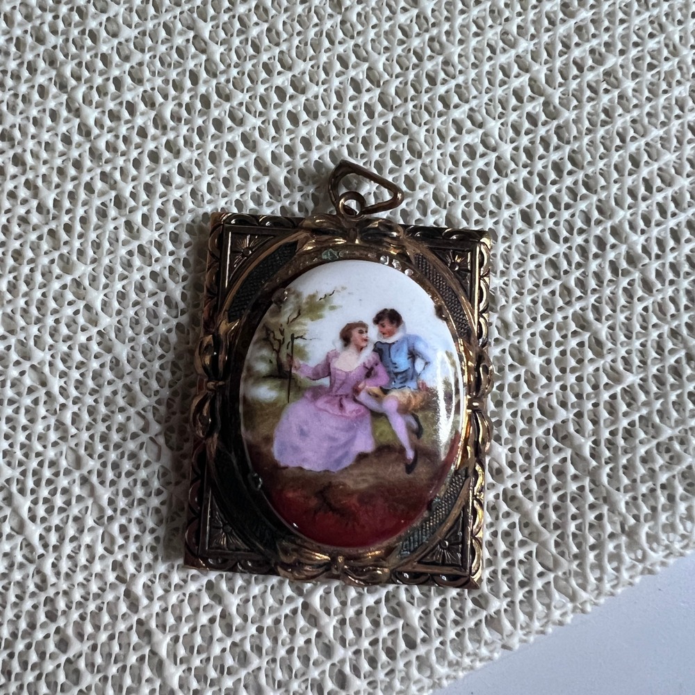 Vintage Fragonard Limoges Style Porcelain Locket Pendant‎ Gold Tone Pat 121349